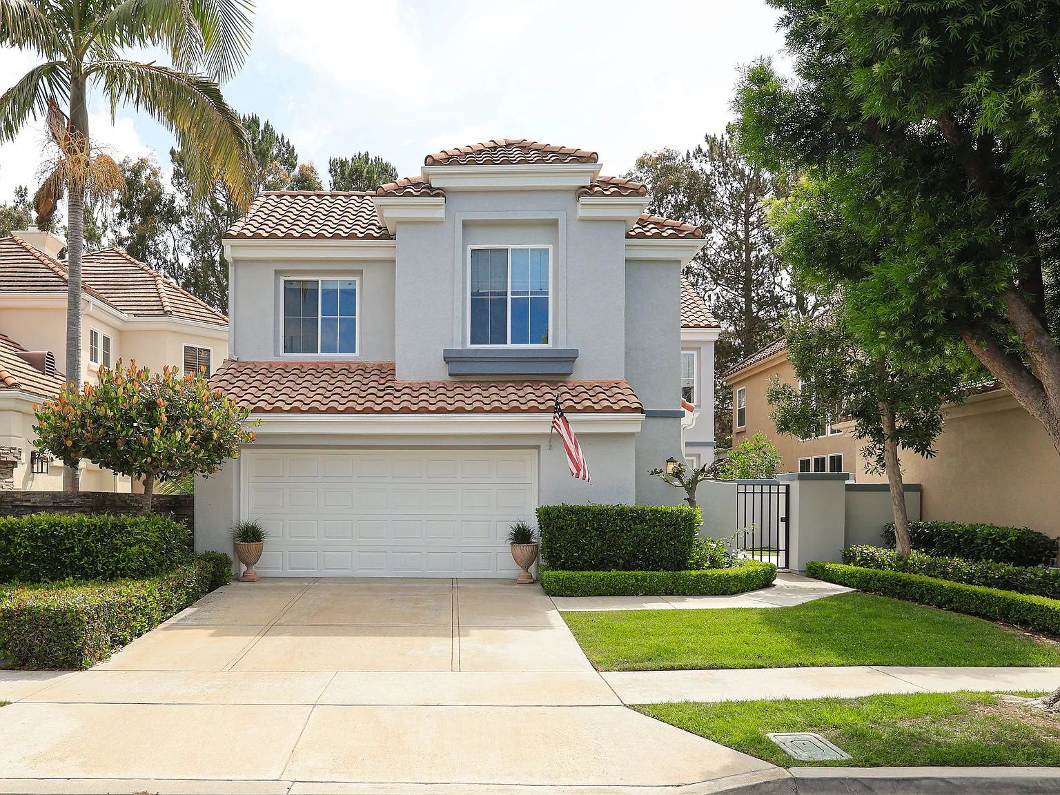3 bed, 2.5 bath, 2473 sqft, $12,800 — Photo 1
