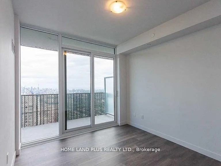 8 Eglinton Ave E #5111 — Photo 9