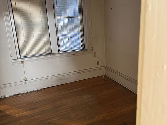5th image of 9 Myrtle St APT 3