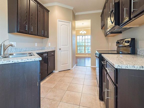 3rd image of 120 Windsor Cir