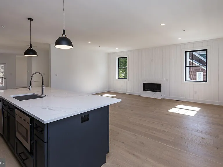 981 Henry Ave — Photo 22