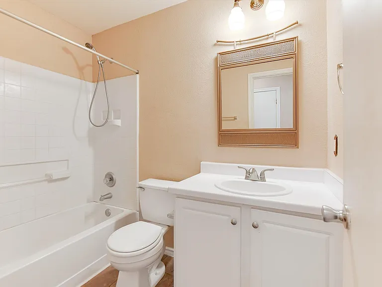 318 Phillips St — Photo 16