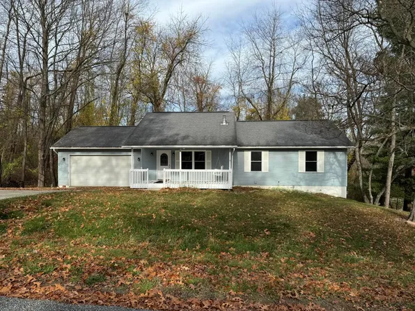 629 McIntosh Dr, Howard, OH 43028