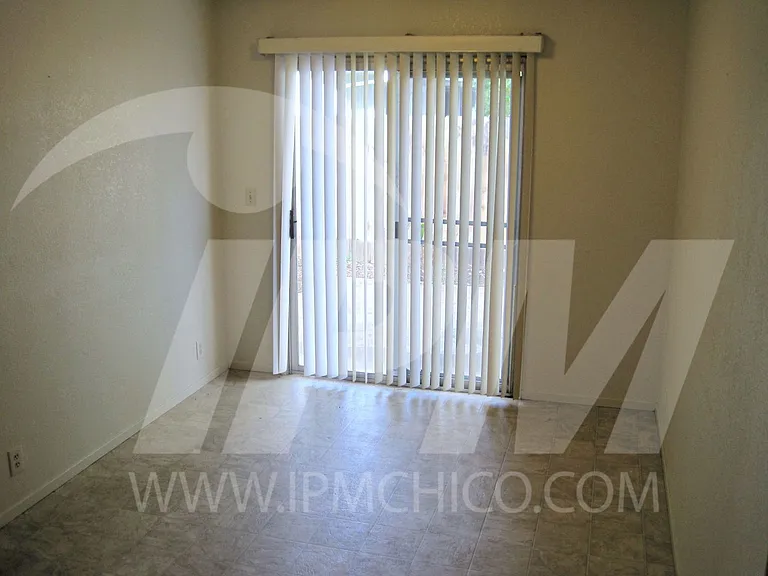 63 Glenshire Ln — Photo 3