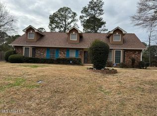 864 Woodlake Dr, Jackson, MS 39206
