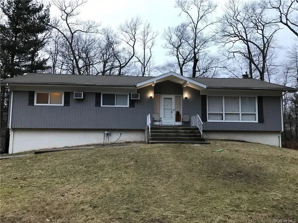 63 Babcock Ln, Suffern, NY 10901