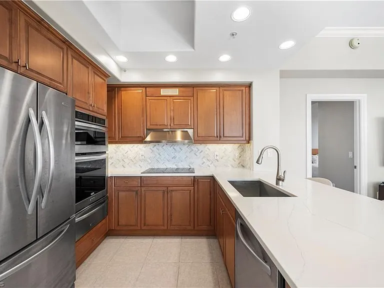 2738 Tiburon Blvd E #B-406 — Photo 10