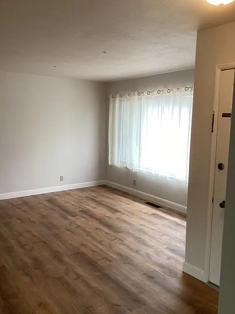 3 bed, 2050 sqft, $5,900 — Photo 4