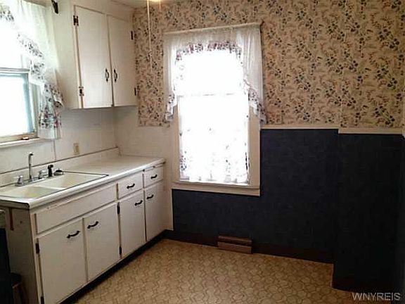 2nd image of 387 Hinman Ave