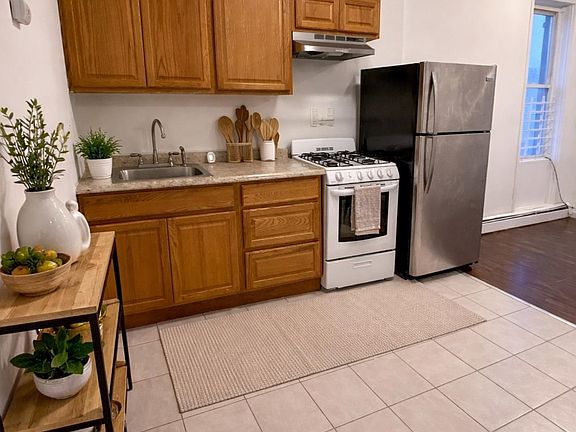 3rd image of 89 Belmont Ave APT 2L