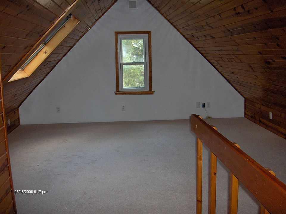 Upstairs is a 3rd bedroom
