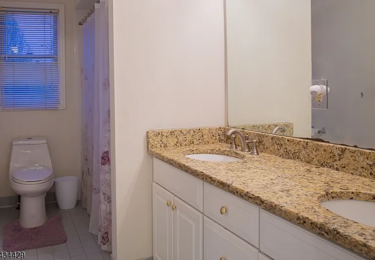 4 Lewis Hollow Rd — Photo 2