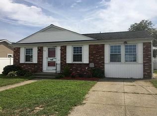 35 Taylor Dr, Rumford, RI 02916