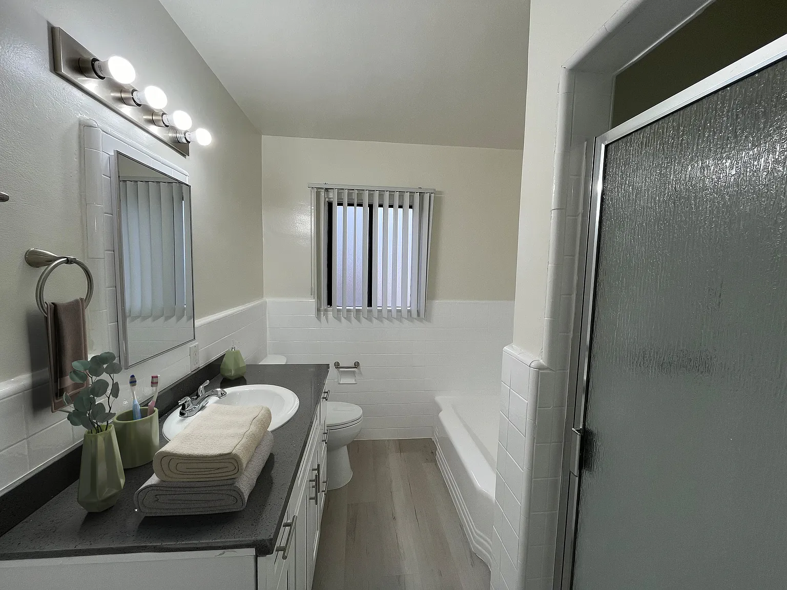3 bed, 1.5 bath, 1800 sqft, $2,800 — Photo 4