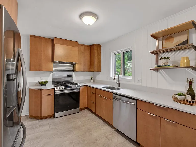 1408 Baker St #A — Photo 9