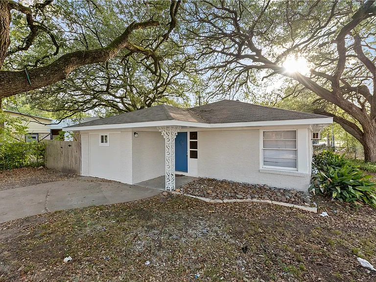 206 George Bush Dr E — Photo 2