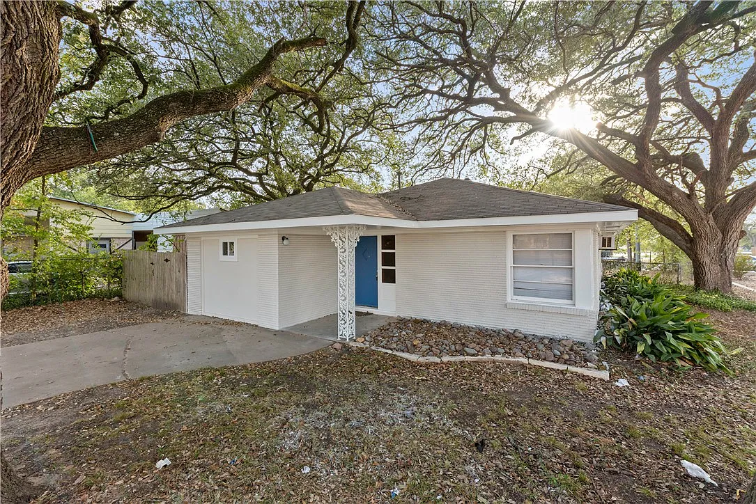 Building Photo - 206 George Bush Dr E