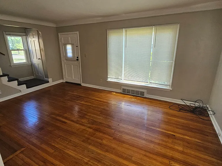 21151 Fuller Ave — Photo 5