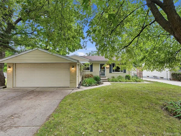 22820 Purdue Ave, Farmington Hills, MI 48336