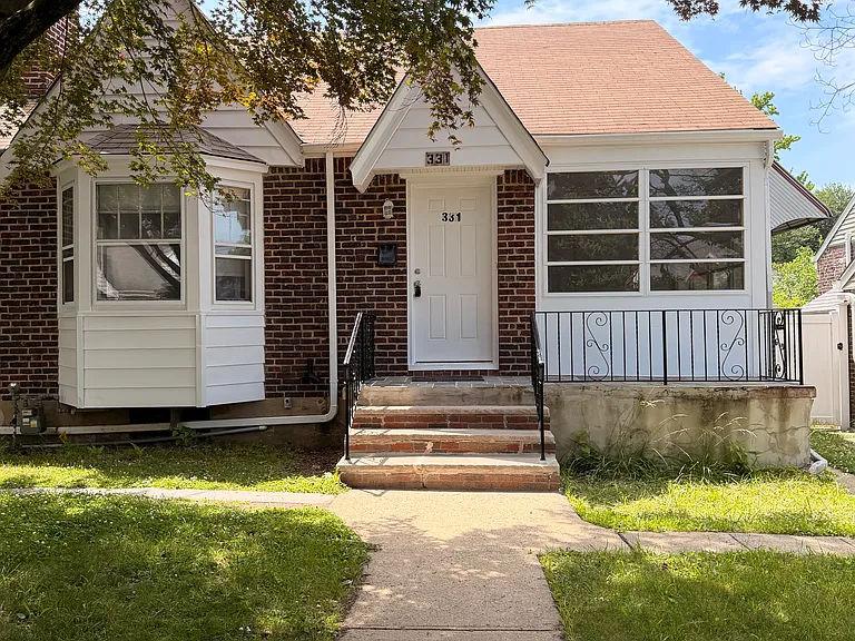 331 Delaware Ave — Photo 2