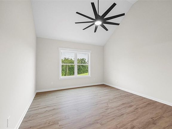 4th image of 653 Racetrack Rd