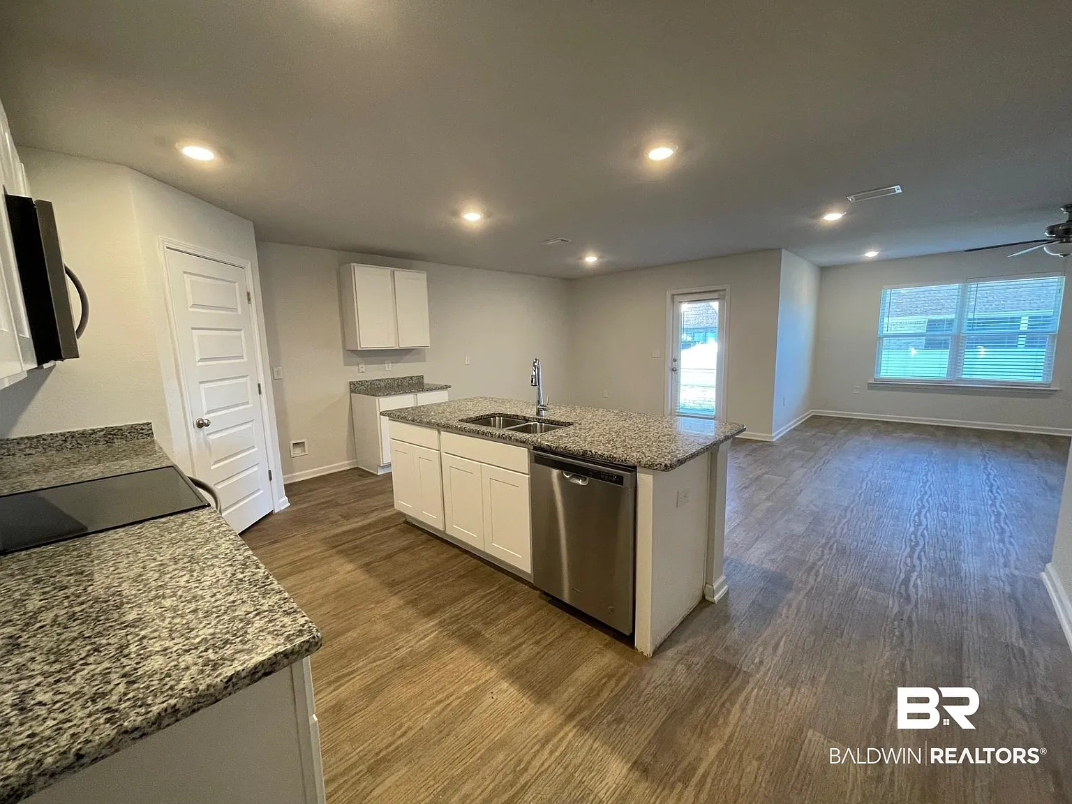 4 bed, 2.0 bath, 1791 sqft, $2,200 — Photo 2