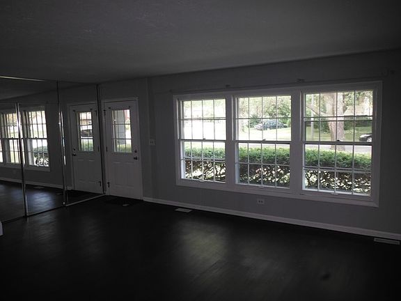 4th image of 1015 Princeton Circle Dr