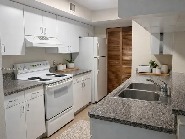 430 S Park Rd #3303, Hollywood, FL 33021