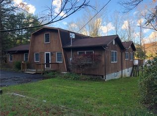 1049 Peninsula Dr, Central City, PA 15926
