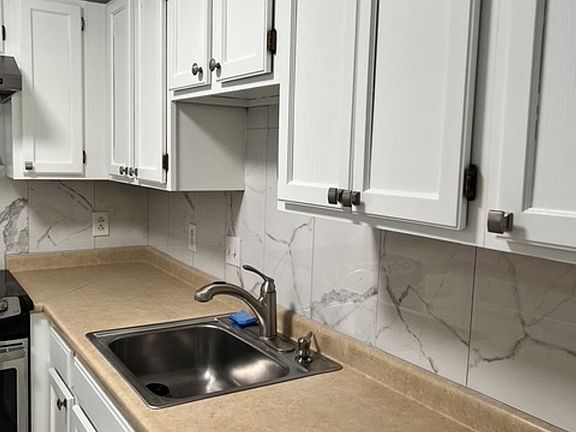 4th image of 605 N 44th St