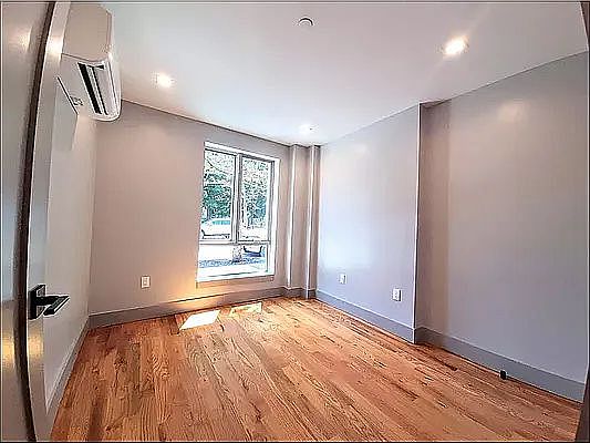 4th image of 238 Tompkins Ave #1D