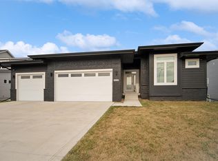 5028 149th Ct, Urbandale, IA 50323