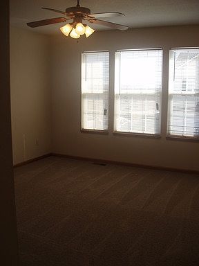 4th image of 301 NE Adams Dairy Pkwy #305
