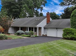 109 Thackeray Rd, Oakland, NJ 07436