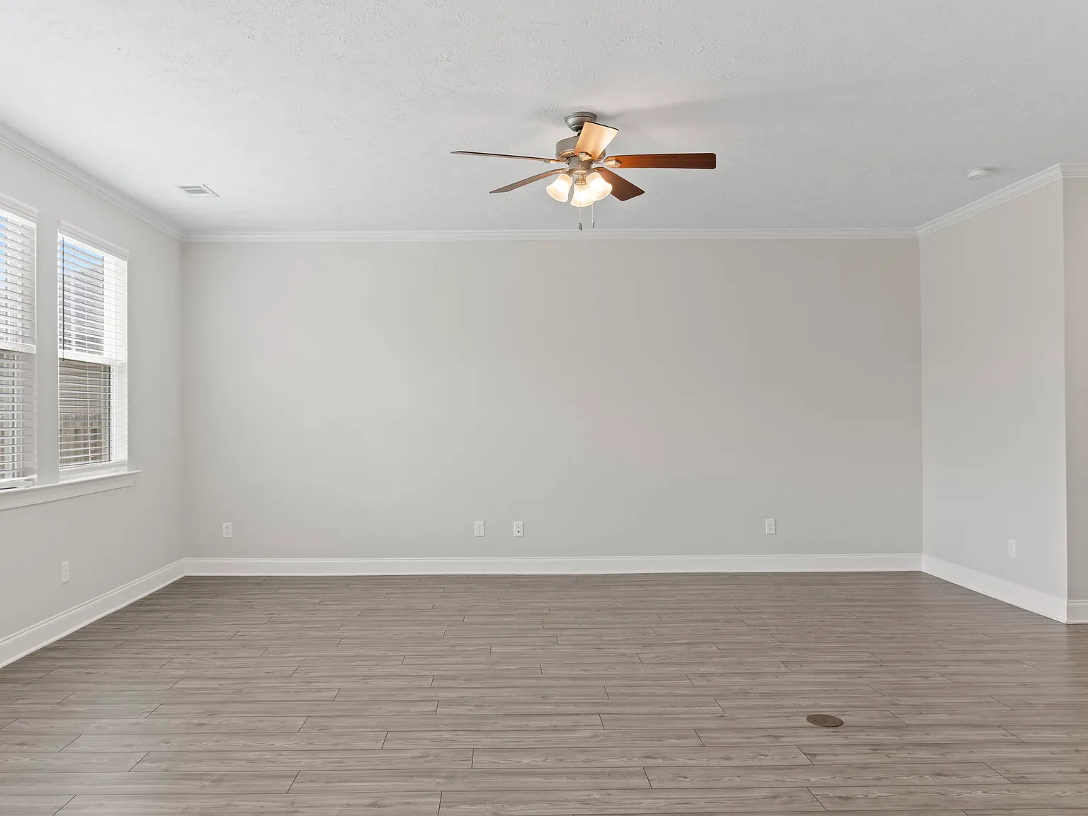 3 bed, 2078 sqft, $2,300 — Photo 3