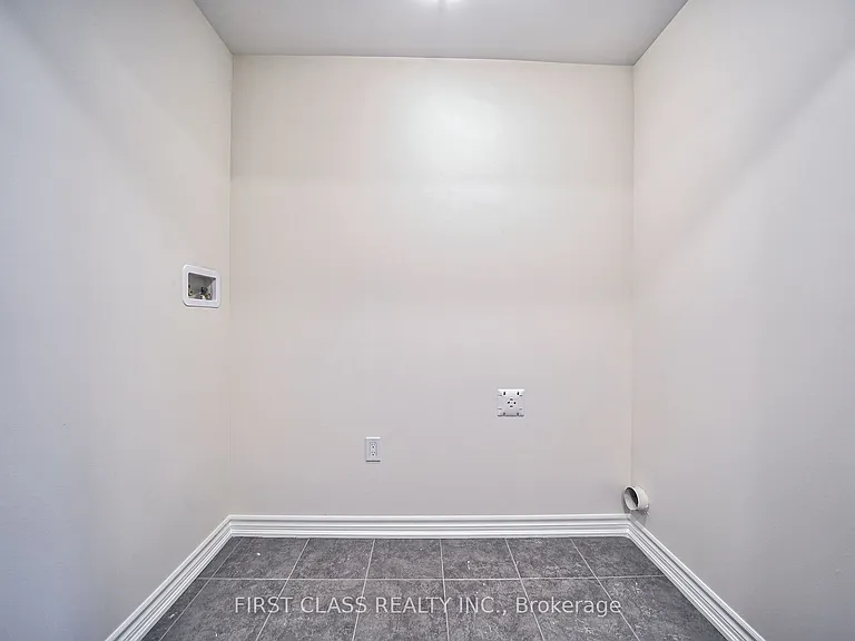 61 Kenneth Rogers Cres — Photo 27