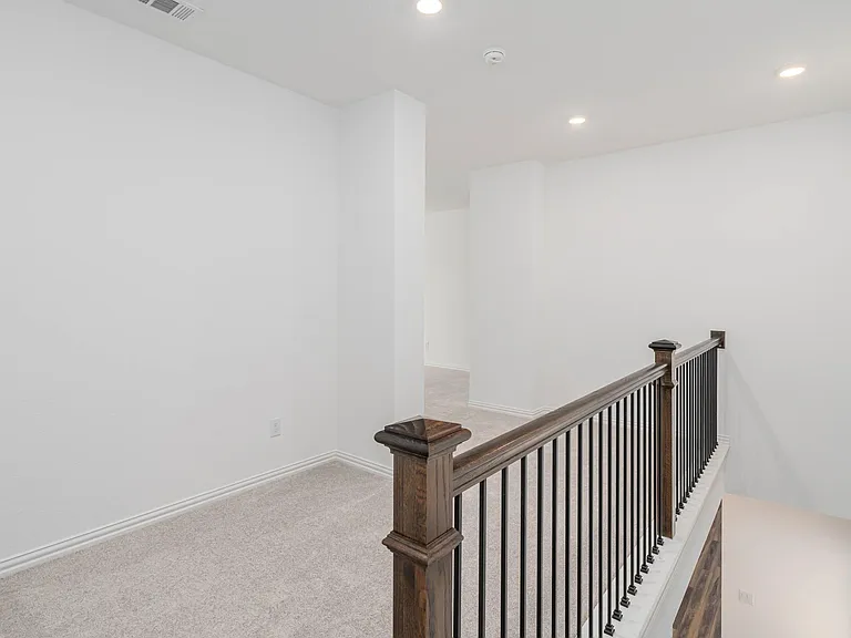 908 Utica Dr — Photo 31