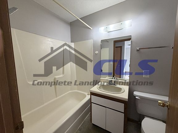 4th image of 820 Poplar St APT 2