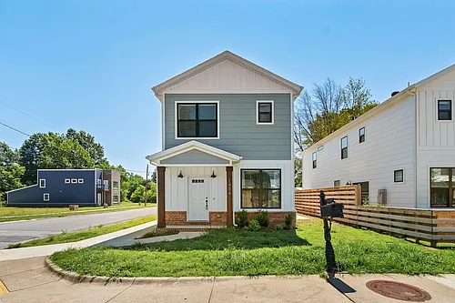 1434 N Oakland Ave Photo 1
