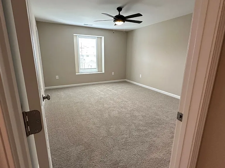 928 Kingscote Dr — Photo 16