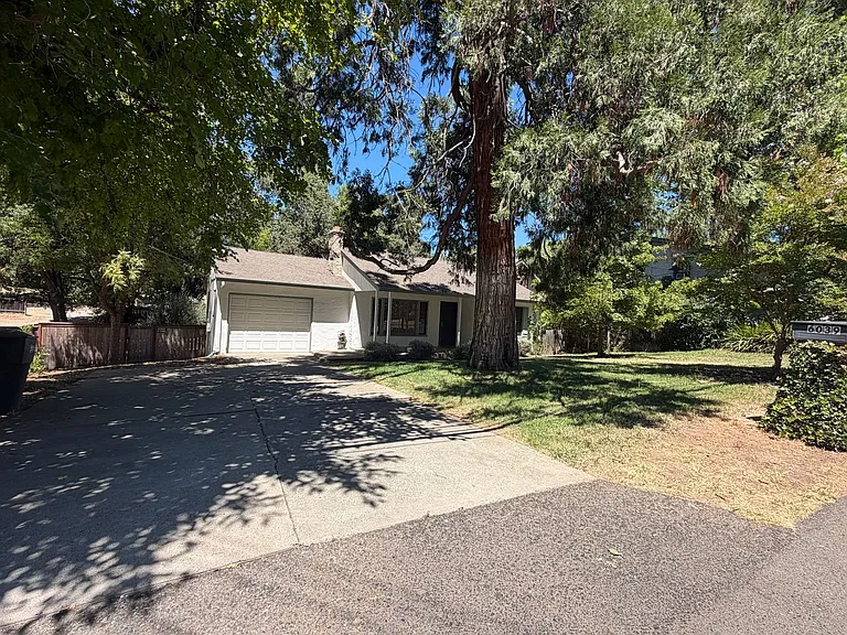 6039 Van Alstine Ave — Photo 11