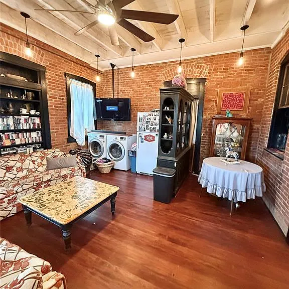 301 W Laurel St — Photo 14