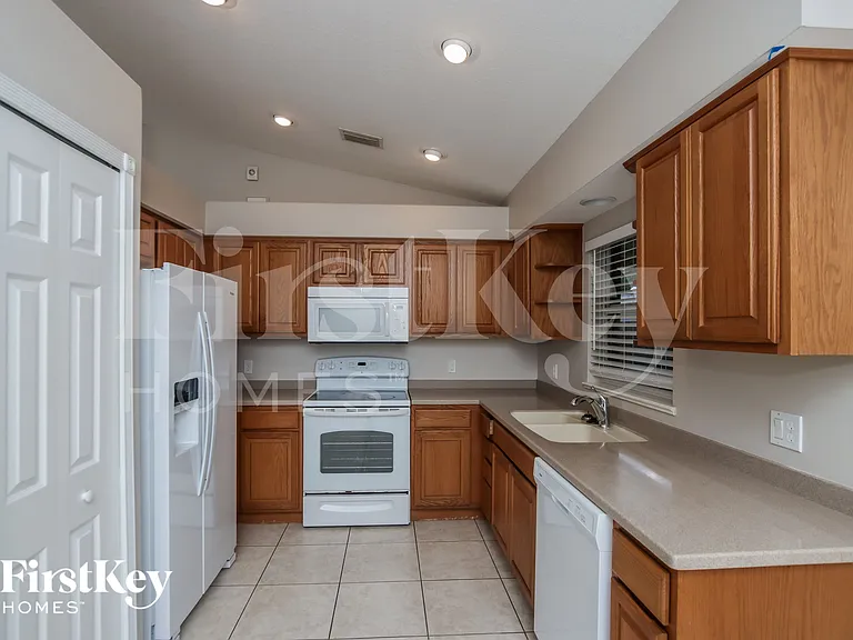 914 Caligula Ave SE — Photo 6