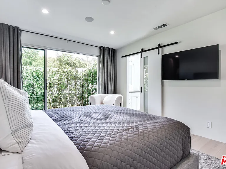 8908 Alto Cedro Dr — Photo 30