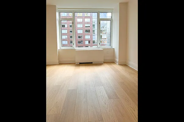 Rented by Coldwell Banker Warburg | media 18