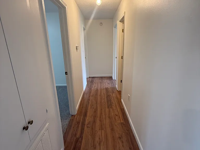 2216 Jonathan Ln — Photo 4
