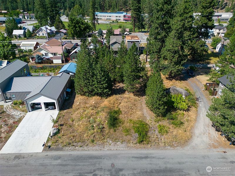 3rd image of 824 Cedar Street