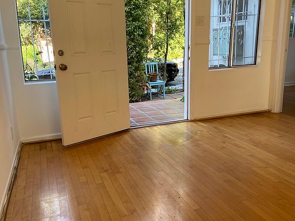 3rd image of 1-2107 Vine St #1