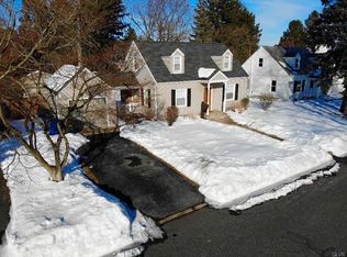 4189 Windsor Dr, Allentown, PA 18104