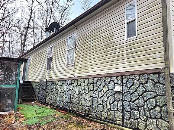 2nd image of 300 Casey Rd